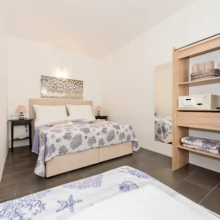 Lozna Apartment Postira